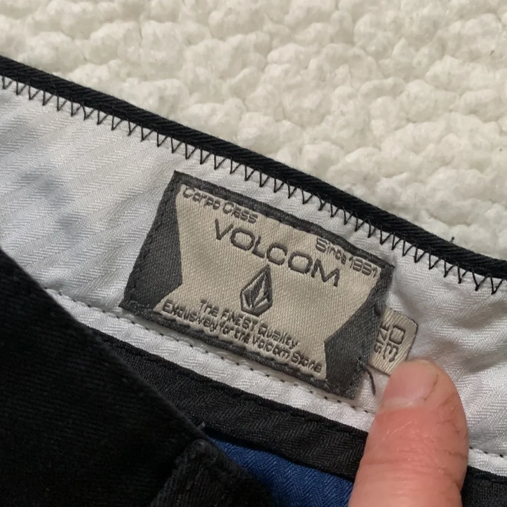 Volcom Men's Black Vmonty 22